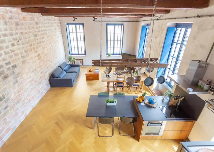 Sunny Stylish Spacious Loft In Old-Port